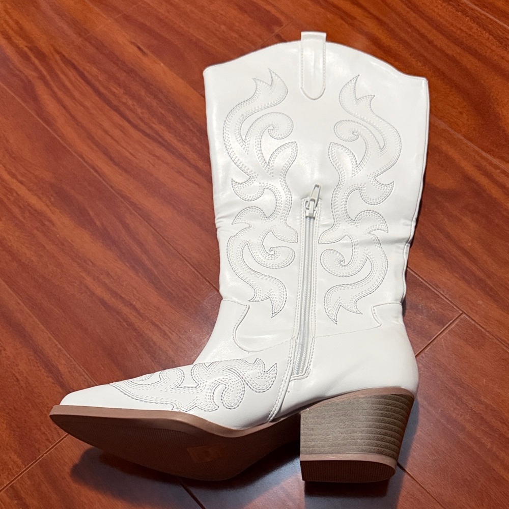 White Western-Style Women's Boots